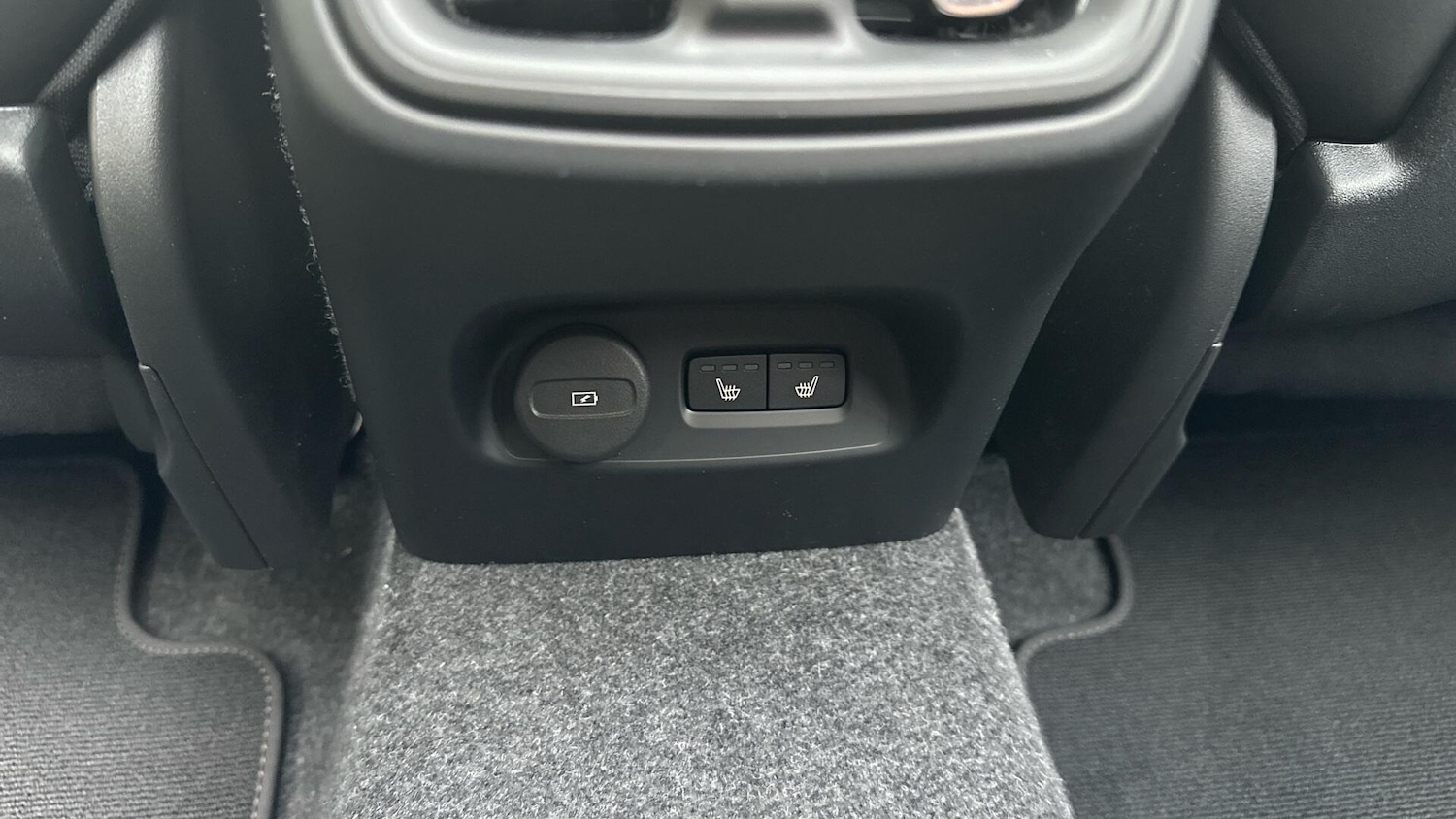 Used Volvo XC40 2025 for sale - 76336950: Photo 24