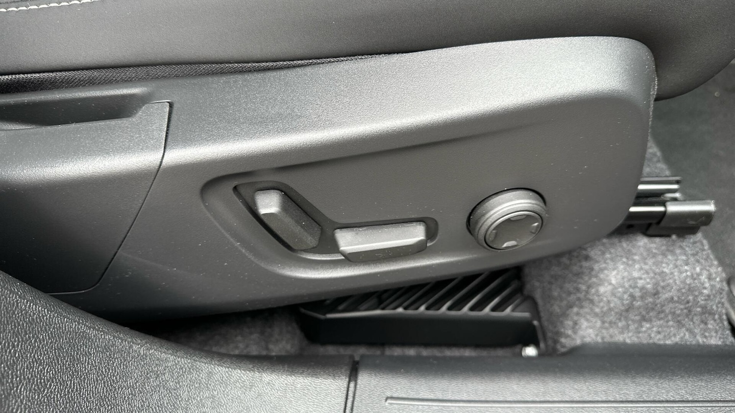 Used Volvo XC40 2025 for sale - 76336950: Photo 34