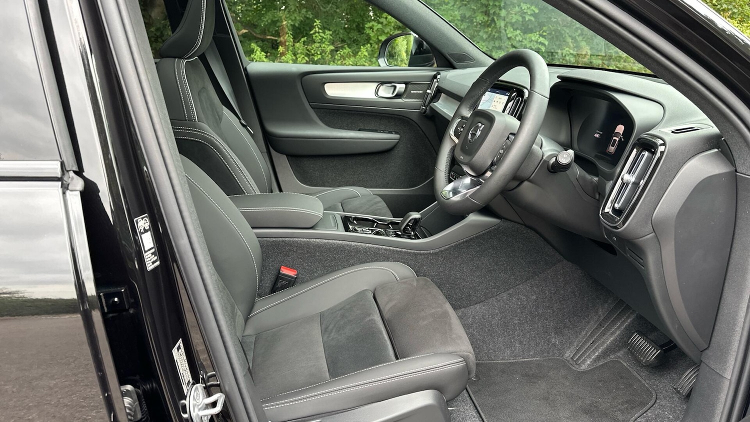 Used Volvo XC40 2025 for sale - 76336950: Photo 35