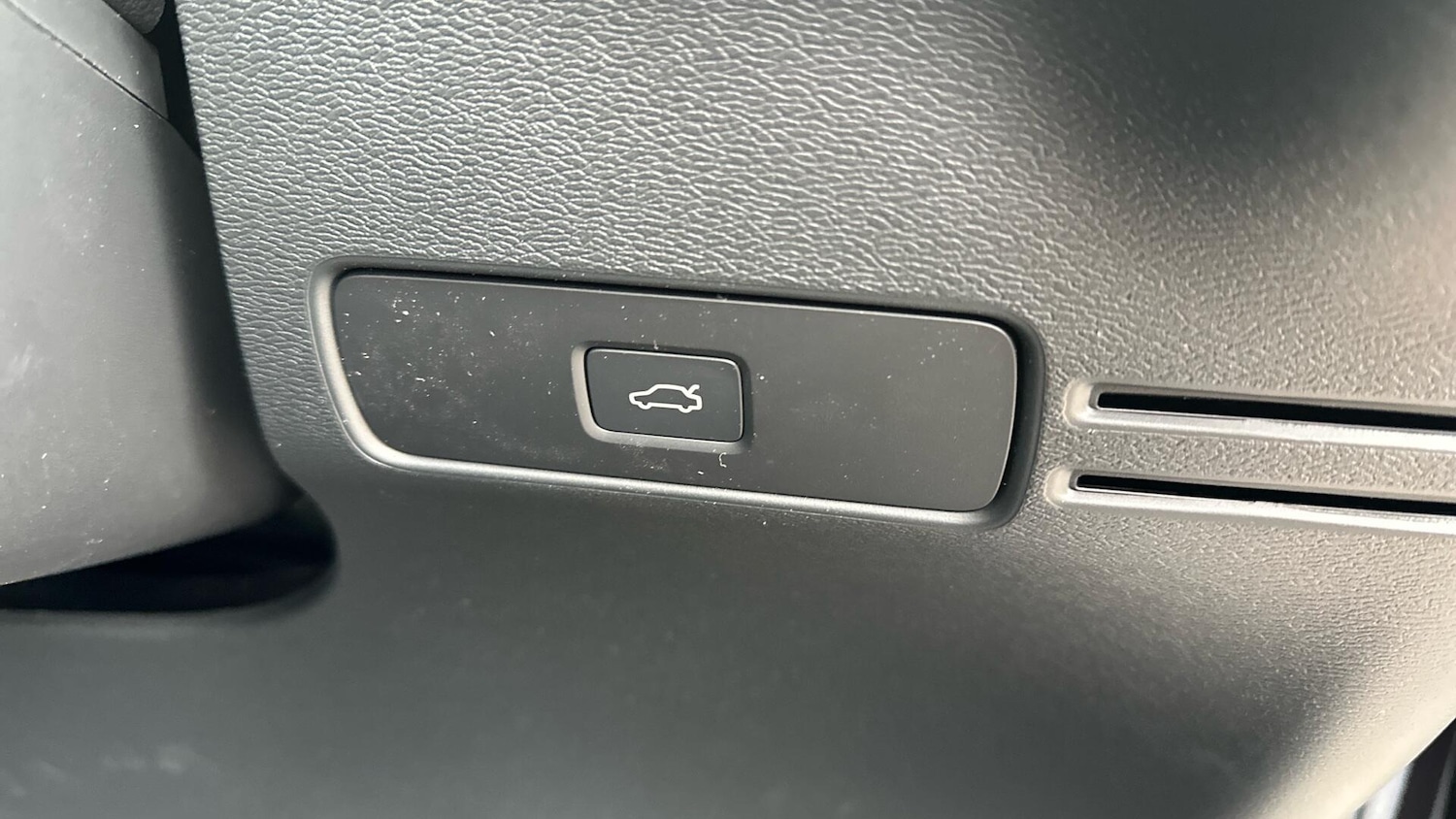 Used Volvo XC40 2025 for sale - 76336950: Photo 37