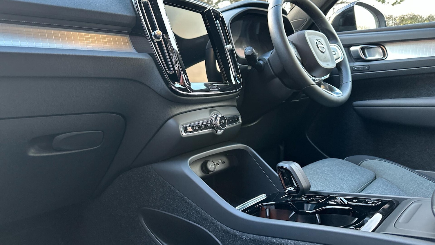 Used Volvo XC40 2022 for sale - 76432382: Photo 38