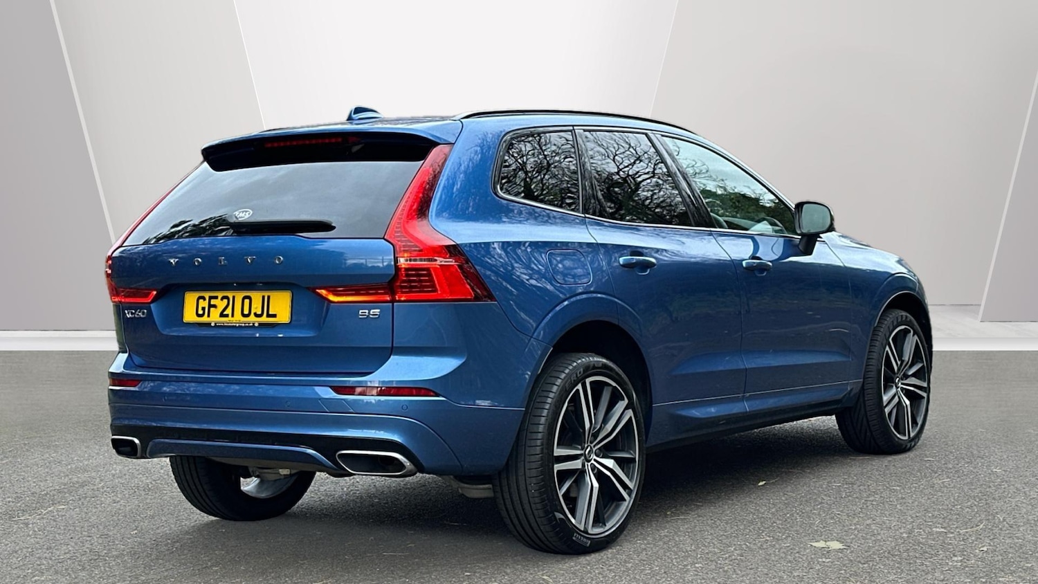 Used Volvo XC60 2021 for sale - 76585345: Photo 2