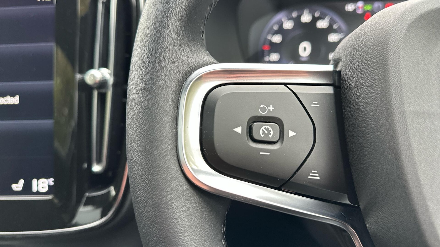 Used Volvo XC40 2022 for sale - 76337576: Photo 20