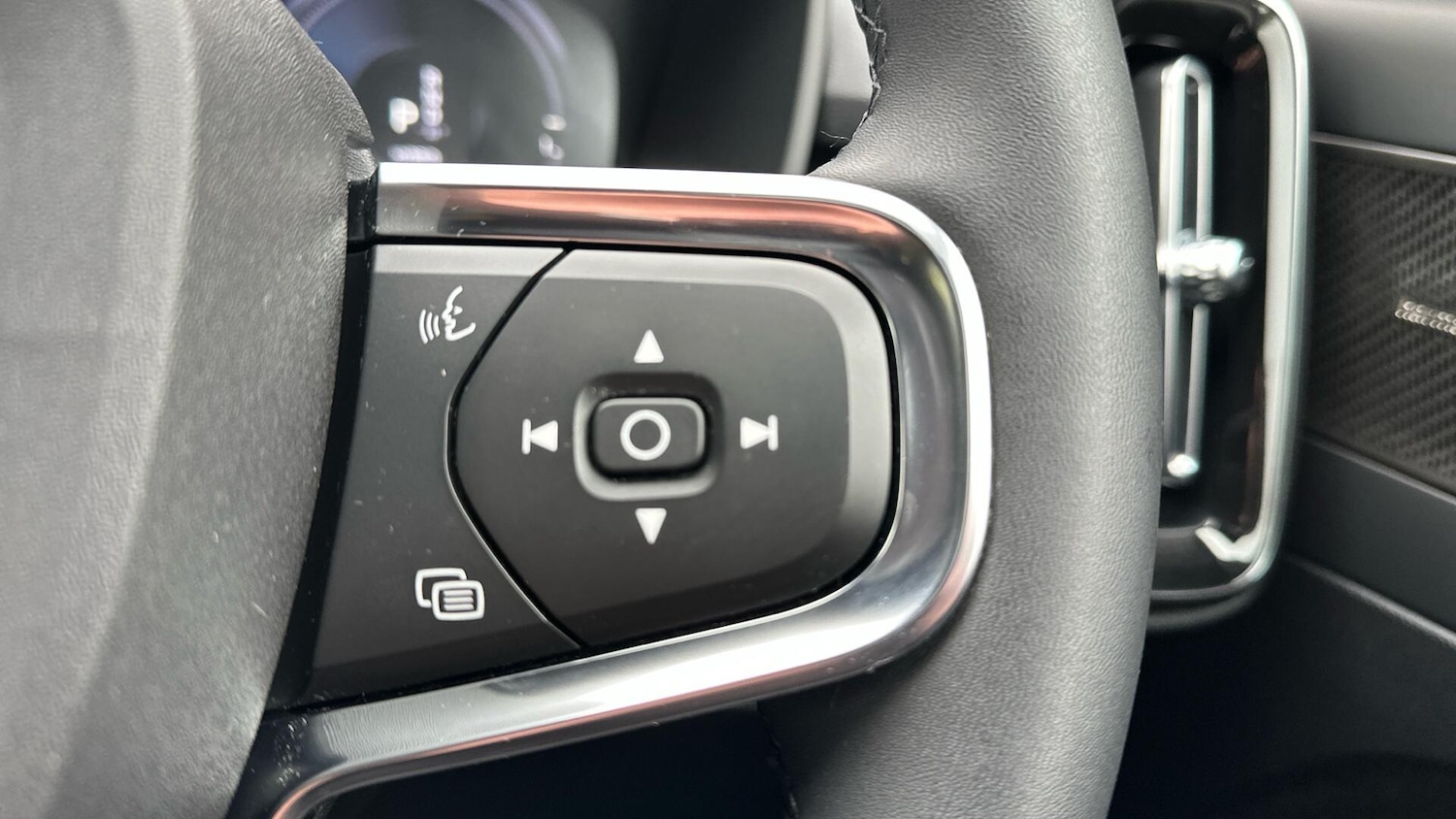 Used Volvo XC40 2022 for sale - 76337576: Photo 21