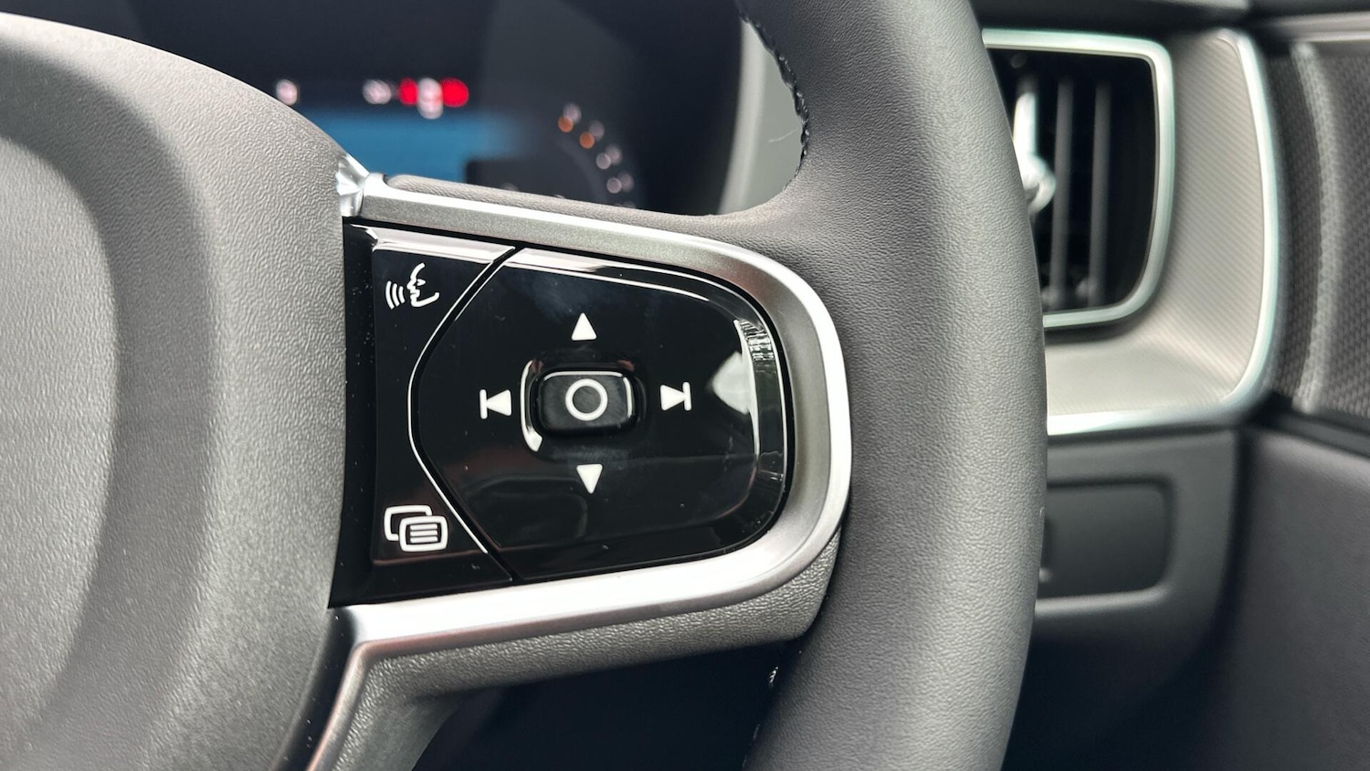 Used Volvo XC60 2025 for sale - 76336571: Photo 23