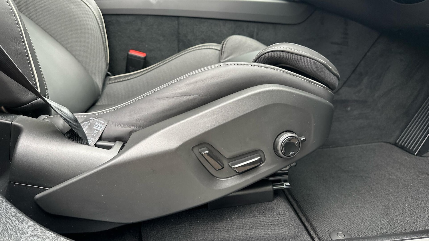 Used Volvo XC60 2025 for sale - 76336571: Photo 32