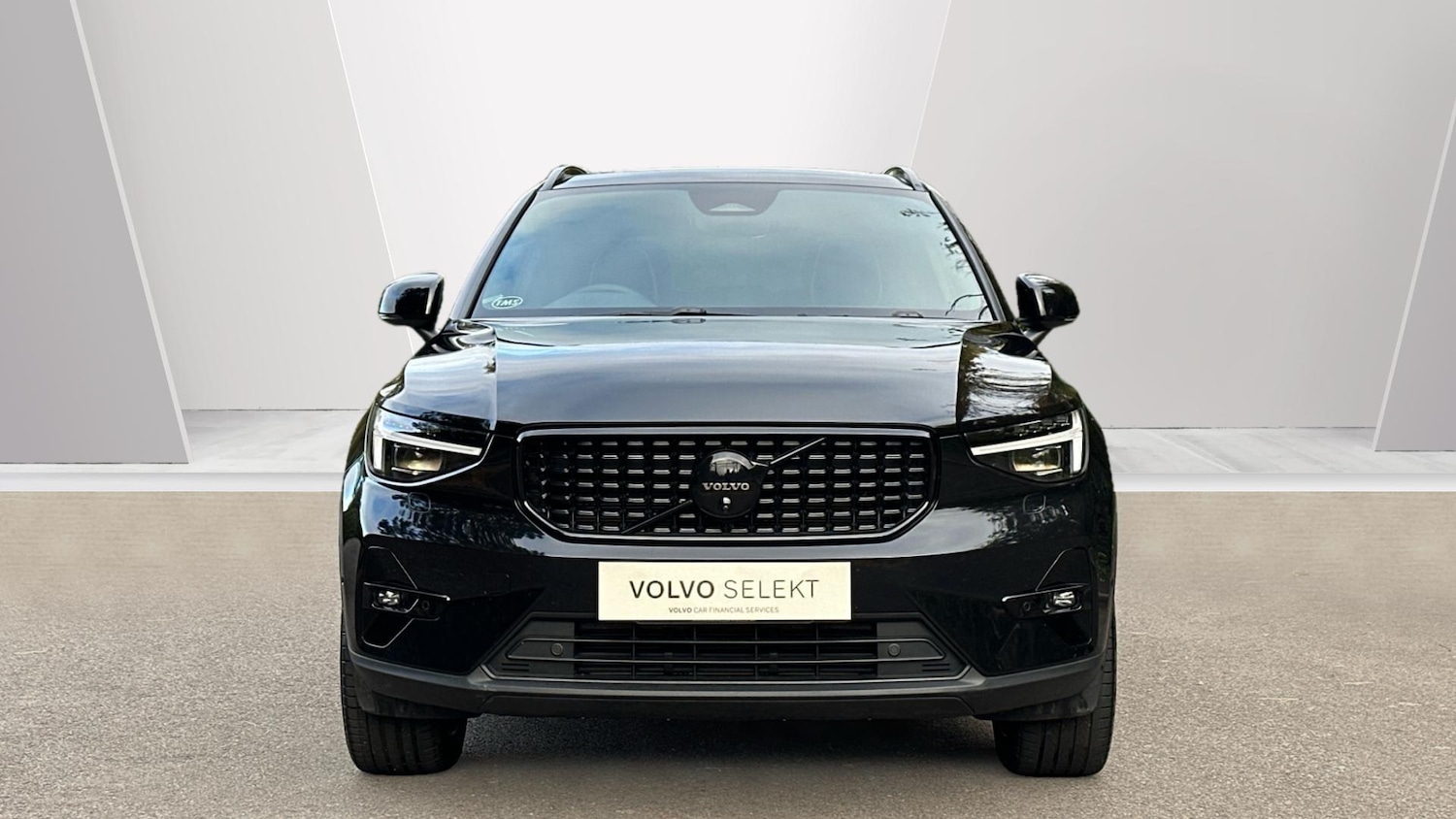 Used Volvo XC40 2024 for sale - 76337812: Photo 2