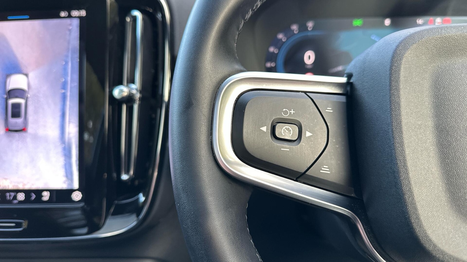 Used Volvo XC40 2024 for sale - 76337812: Photo 21