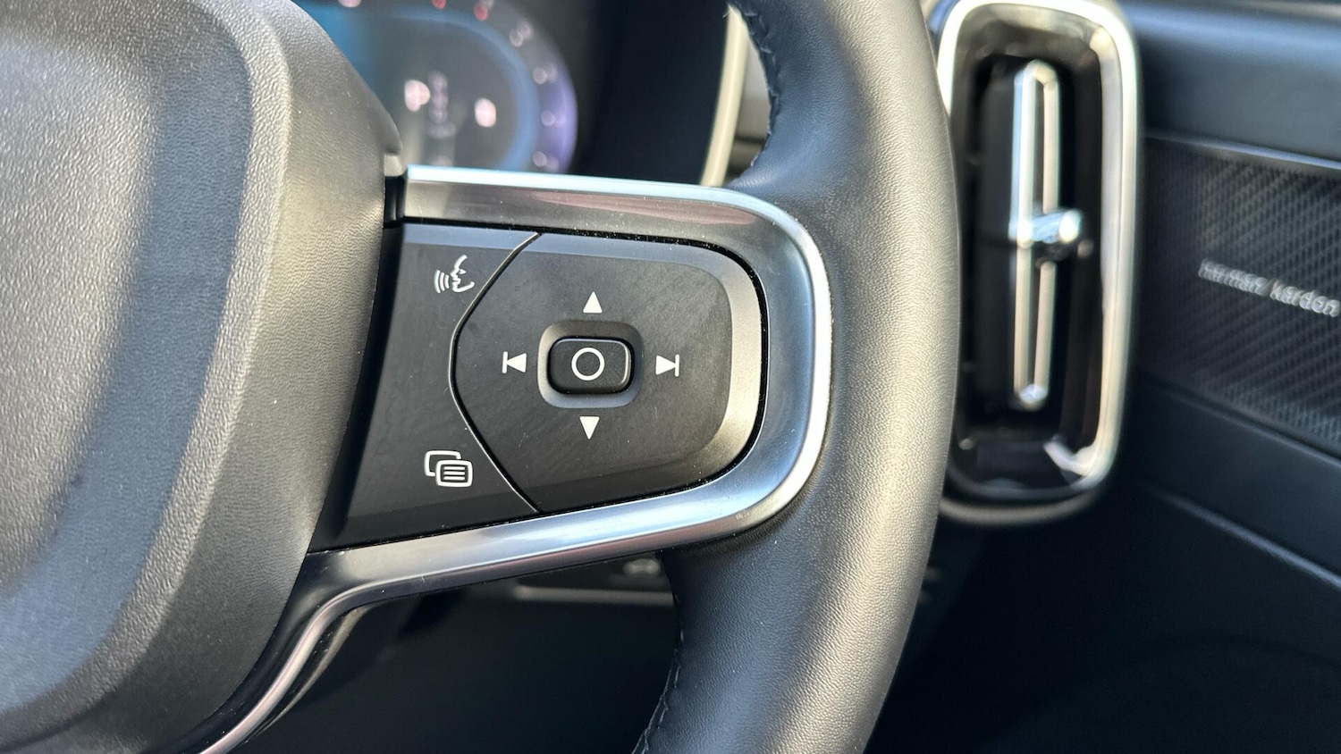 Used Volvo XC40 2024 for sale - 76337812: Photo 22