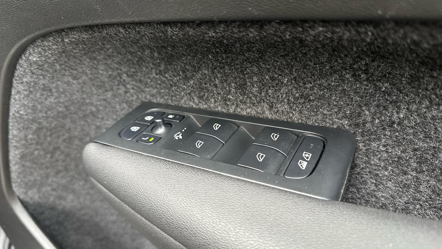 Used Volvo XC40 2024 for sale - 76337812: Photo 24