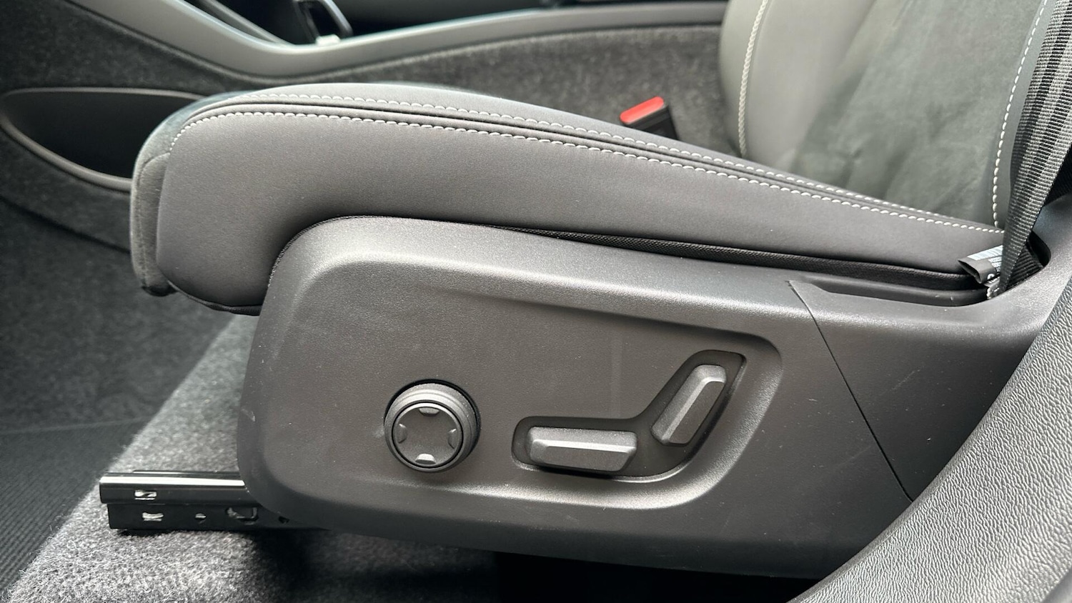 Used Volvo XC40 2024 for sale - 76337812: Photo 28