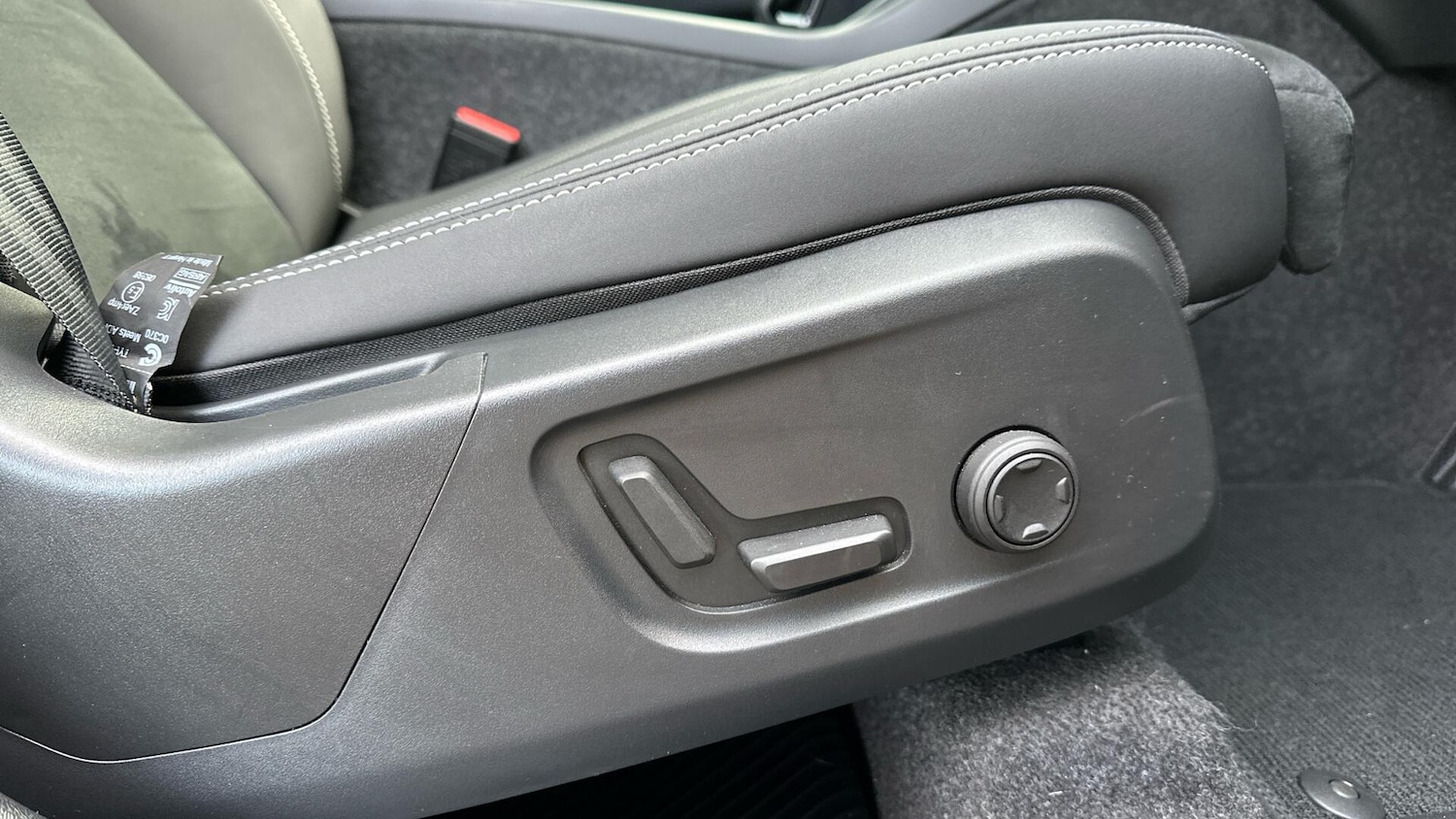 Used Volvo XC40 2024 for sale - 76337812: Photo 30