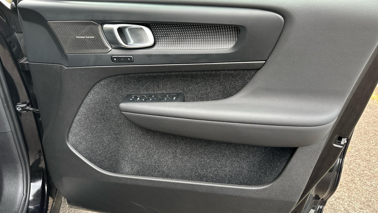 Used Volvo XC40 2024 for sale - 76337812: Photo 32