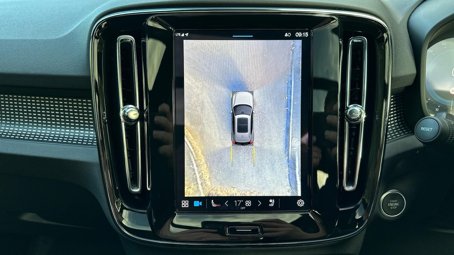 Used Volvo XC40 2024 for sale - 76337812: Photo 40