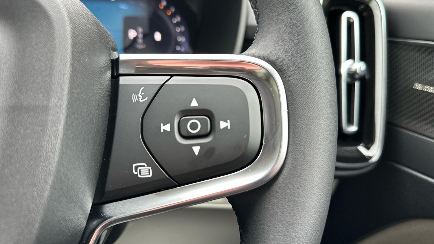 Used Volvo XC40 2025 for sale - 76336615: Photo 22