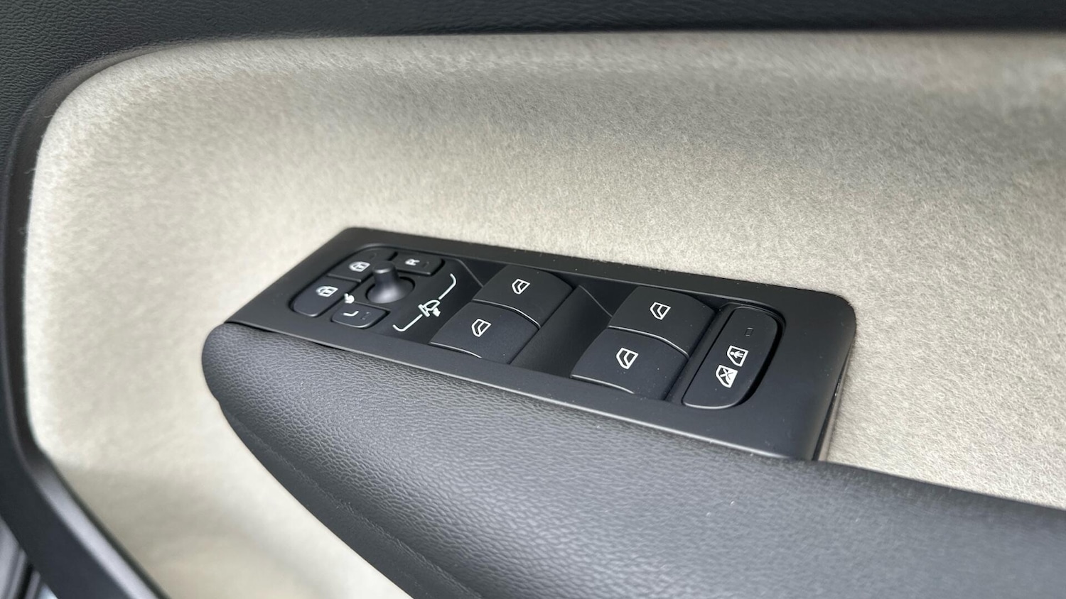 Used Volvo XC40 2025 for sale - 76336615: Photo 23