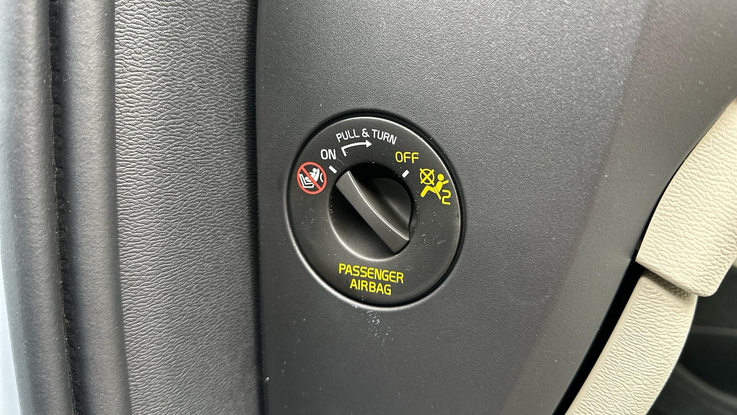 Used Volvo XC40 2025 for sale - 76336615: Photo 28