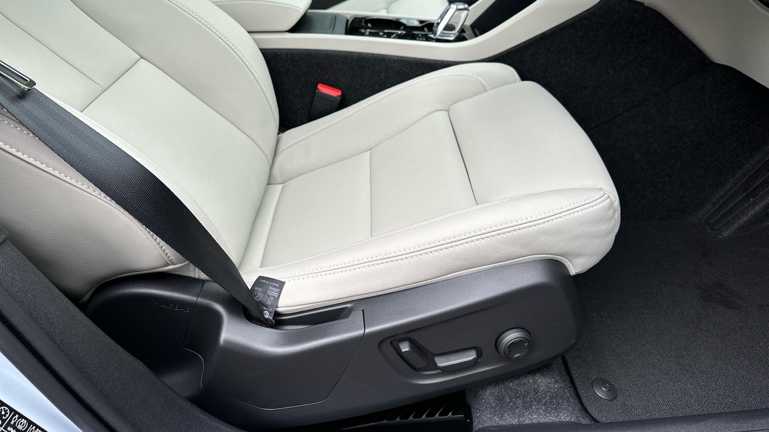 Used Volvo XC40 2025 for sale - 76336615: Photo 48