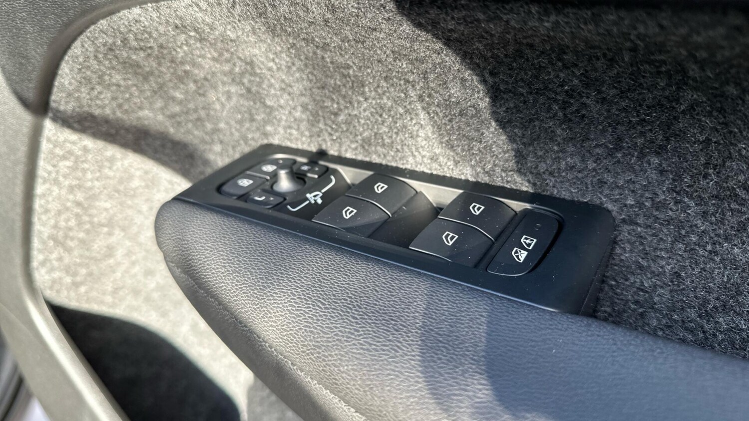 Used Volvo XC40 2025 for sale - 77672906: Photo 24