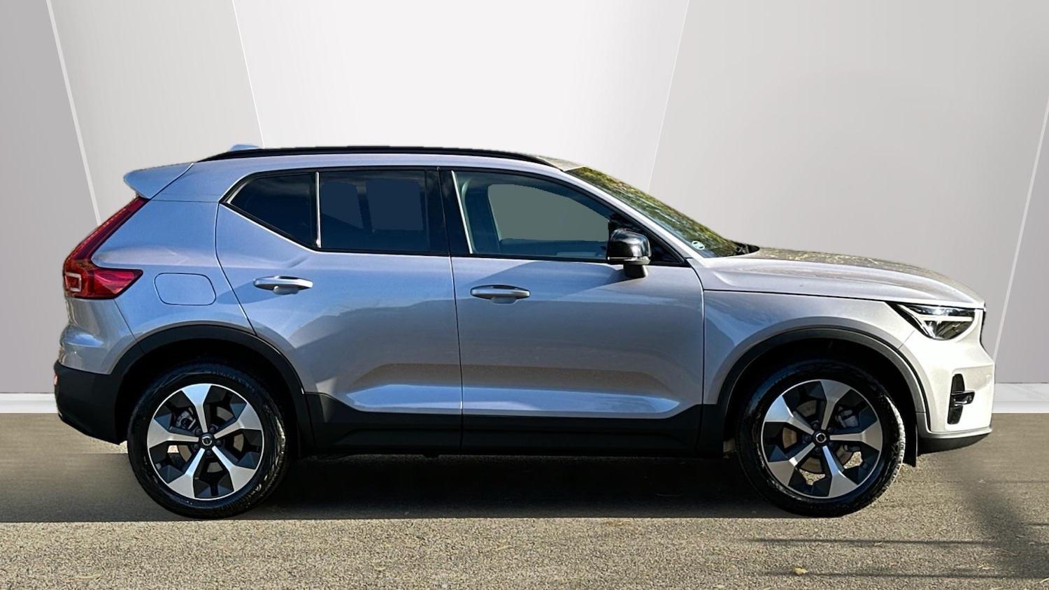 Used Volvo XC40 2025 for sale - 77672906: Photo 3