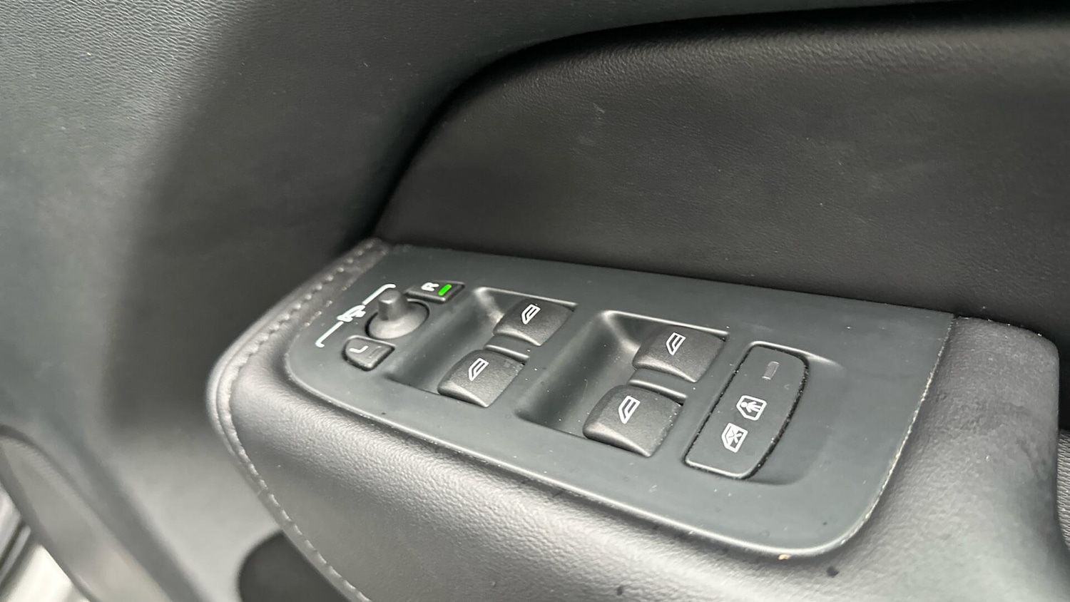 Used Volvo XC60 2023 for sale - 76336910: Photo 23