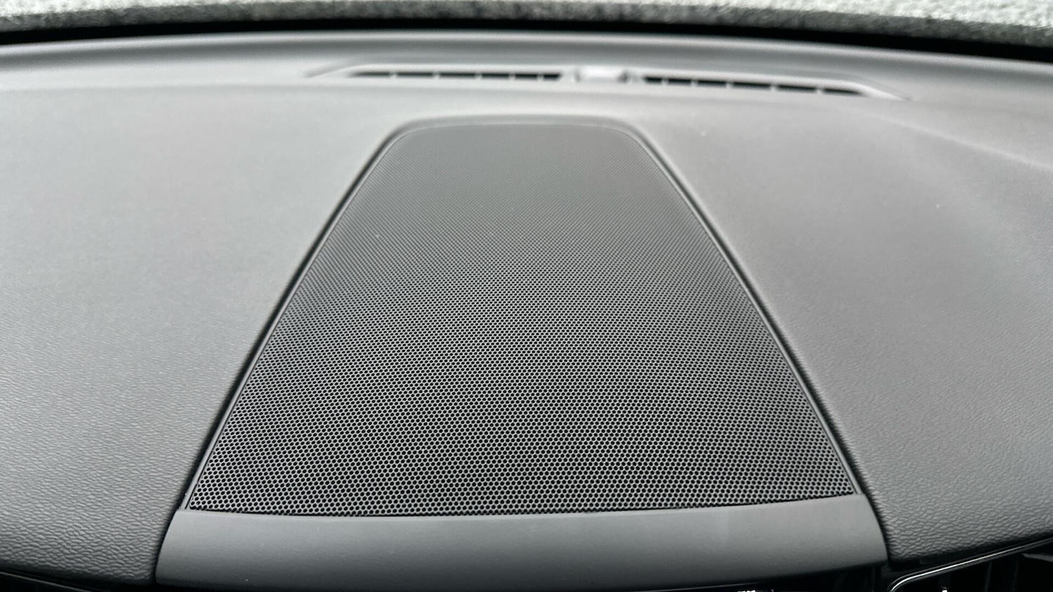 Used Volvo XC60 2023 for sale - 76336910: Photo 24