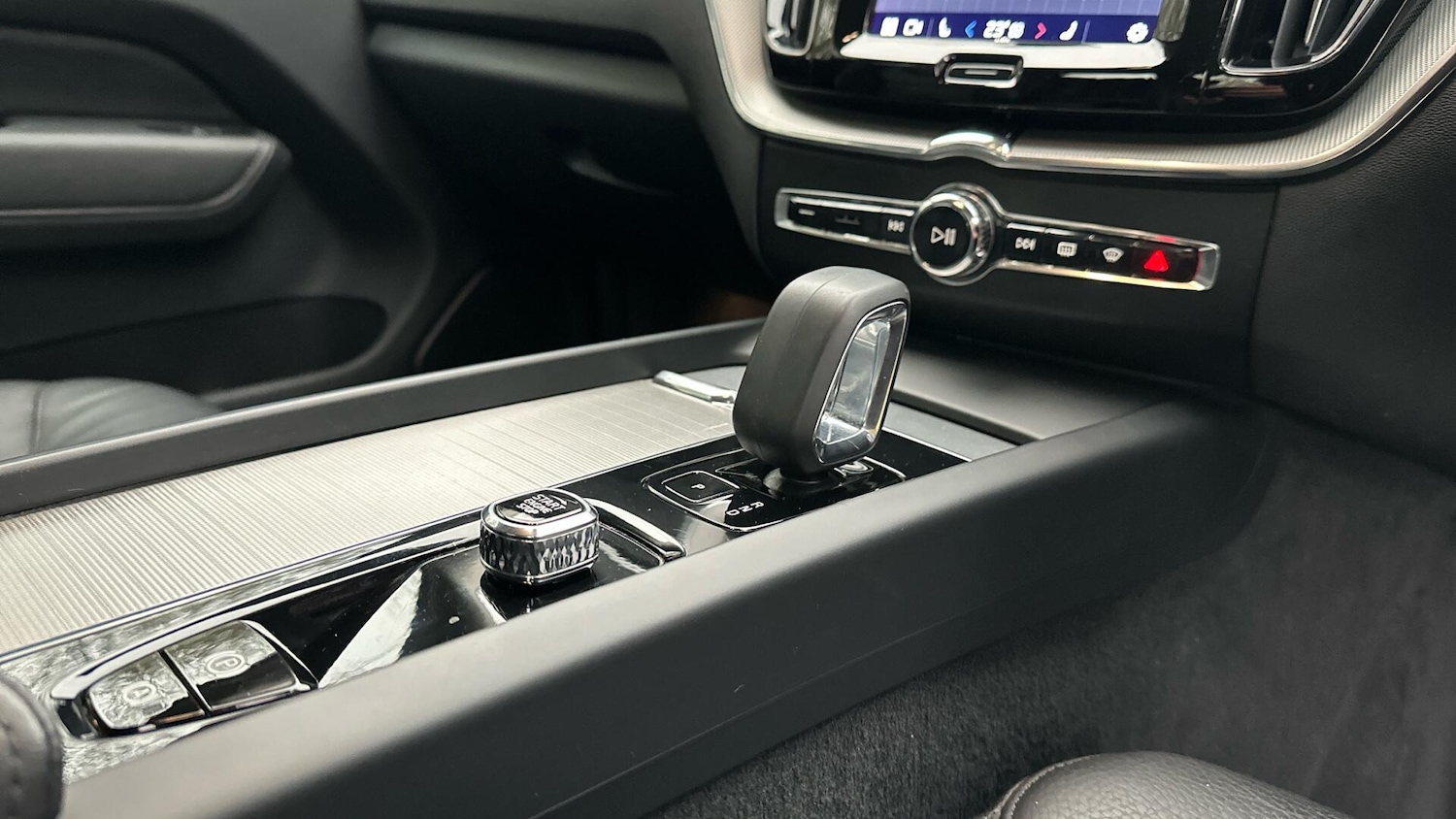 Used Volvo XC60 2023 for sale - 76336910: Photo 25