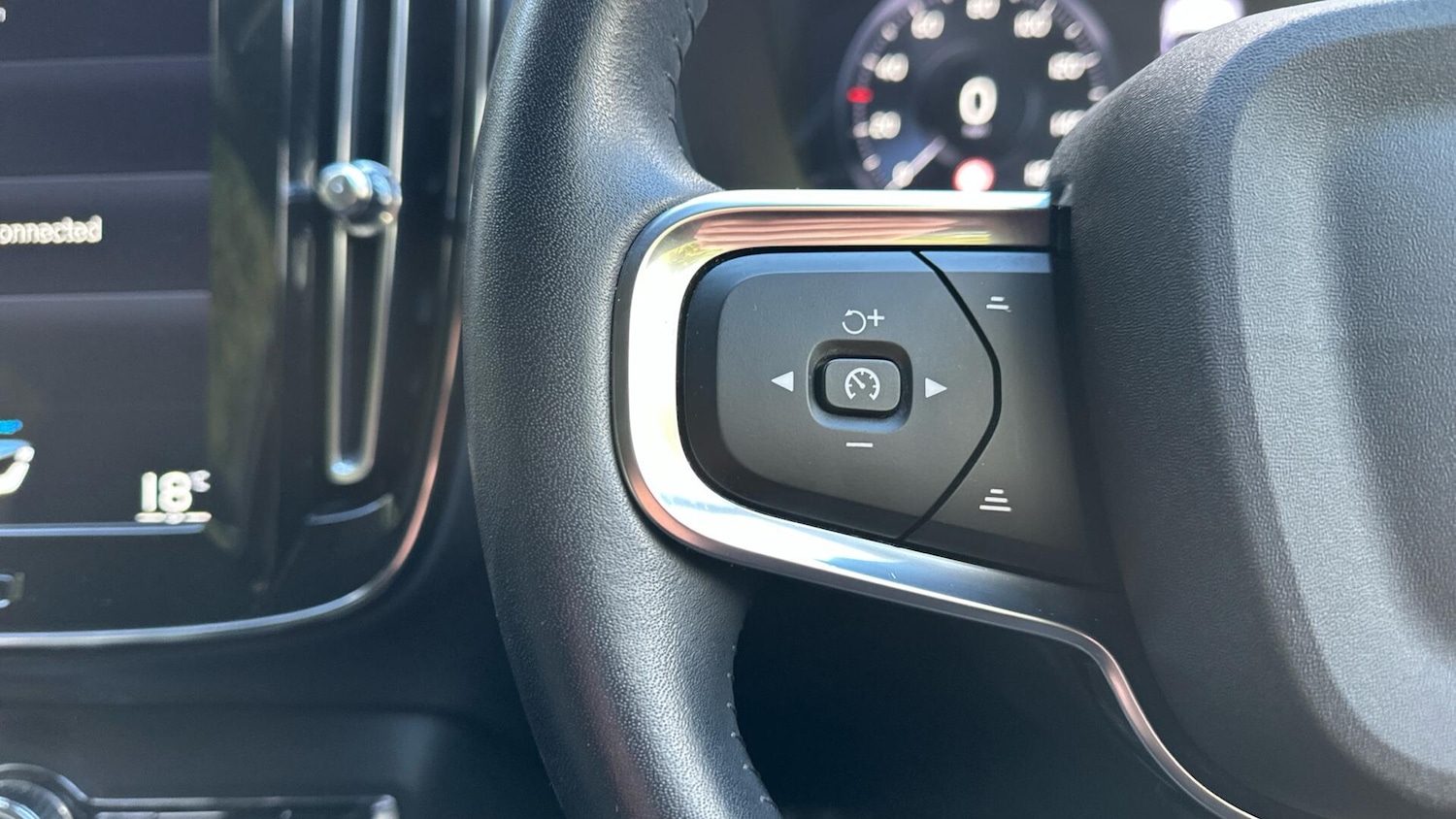 Used Volvo XC40 2021 for sale - 76336918: Photo 21