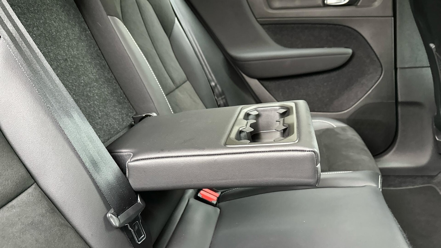 Used Volvo XC40 2021 for sale - 76336952: Photo 31