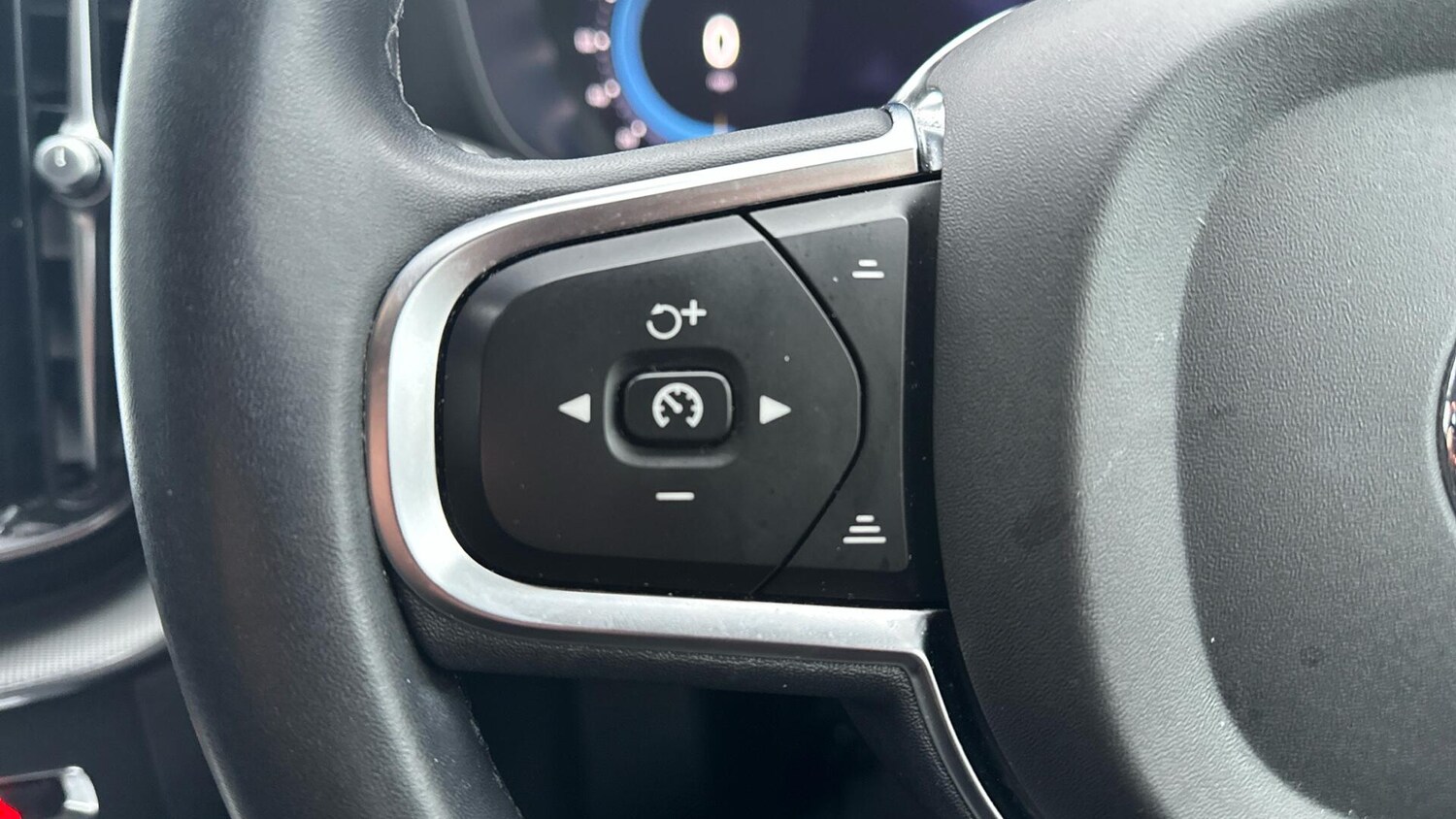 Used Volvo XC60 2023 for sale - 77672968: Photo 42