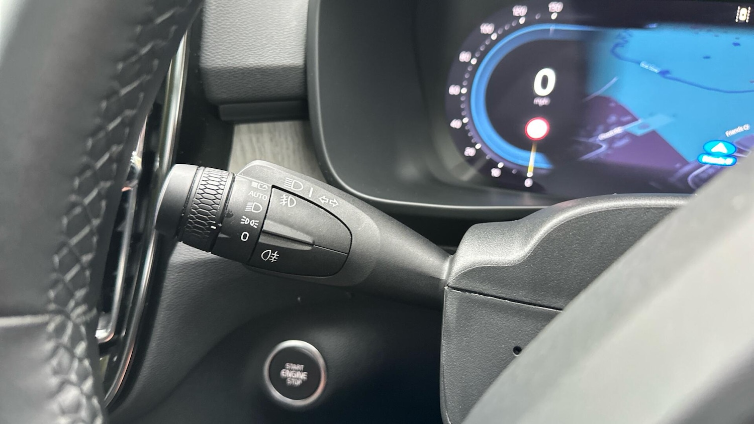 Used Volvo XC40 2024 for sale - 76337132: Photo 21