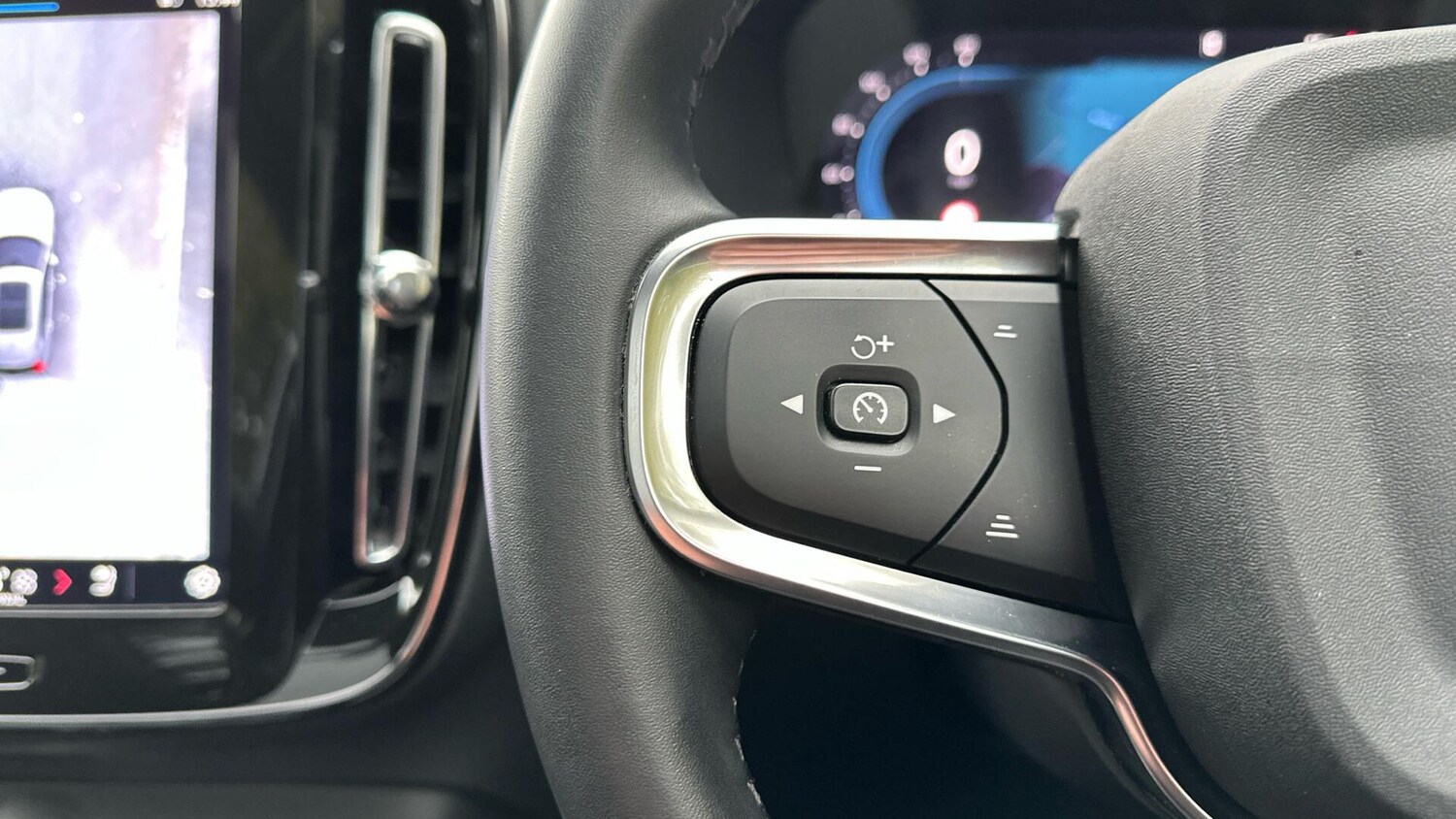 Used Volvo XC40 2024 for sale - 76337132: Photo 22