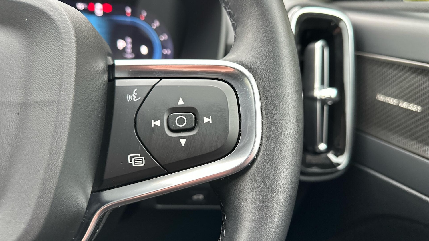 Used Volvo XC40 2024 for sale - 76337132: Photo 23