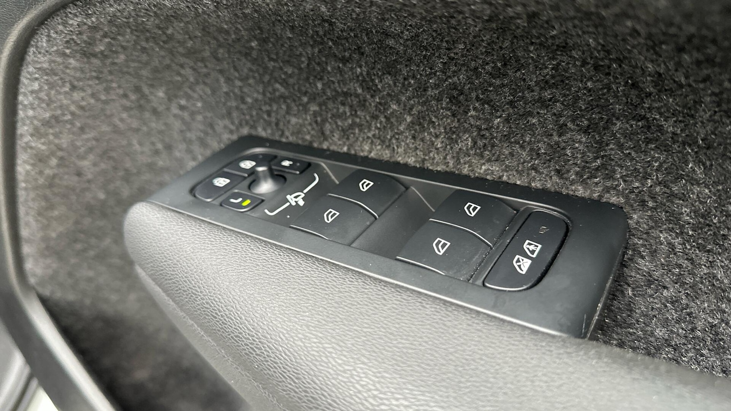 Used Volvo XC40 2024 for sale - 76337132: Photo 24