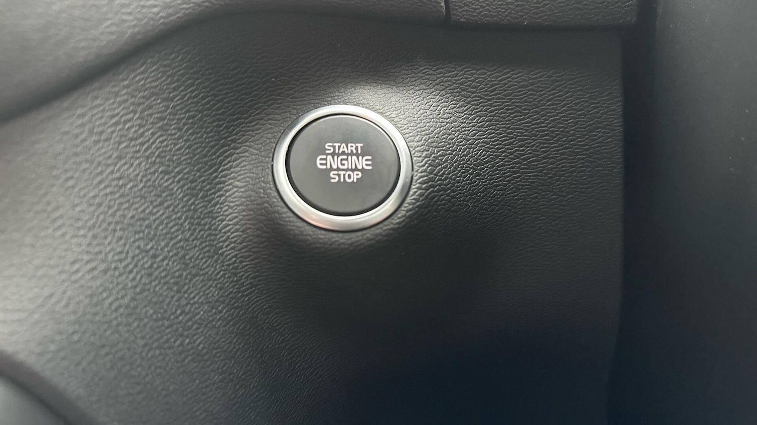 Used Volvo XC40 2024 for sale - 76337132: Photo 25