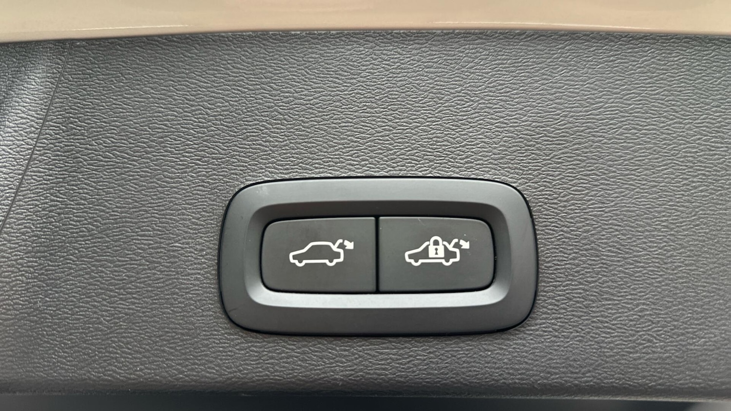 Used Volvo XC40 2024 for sale - 76337132: Photo 27