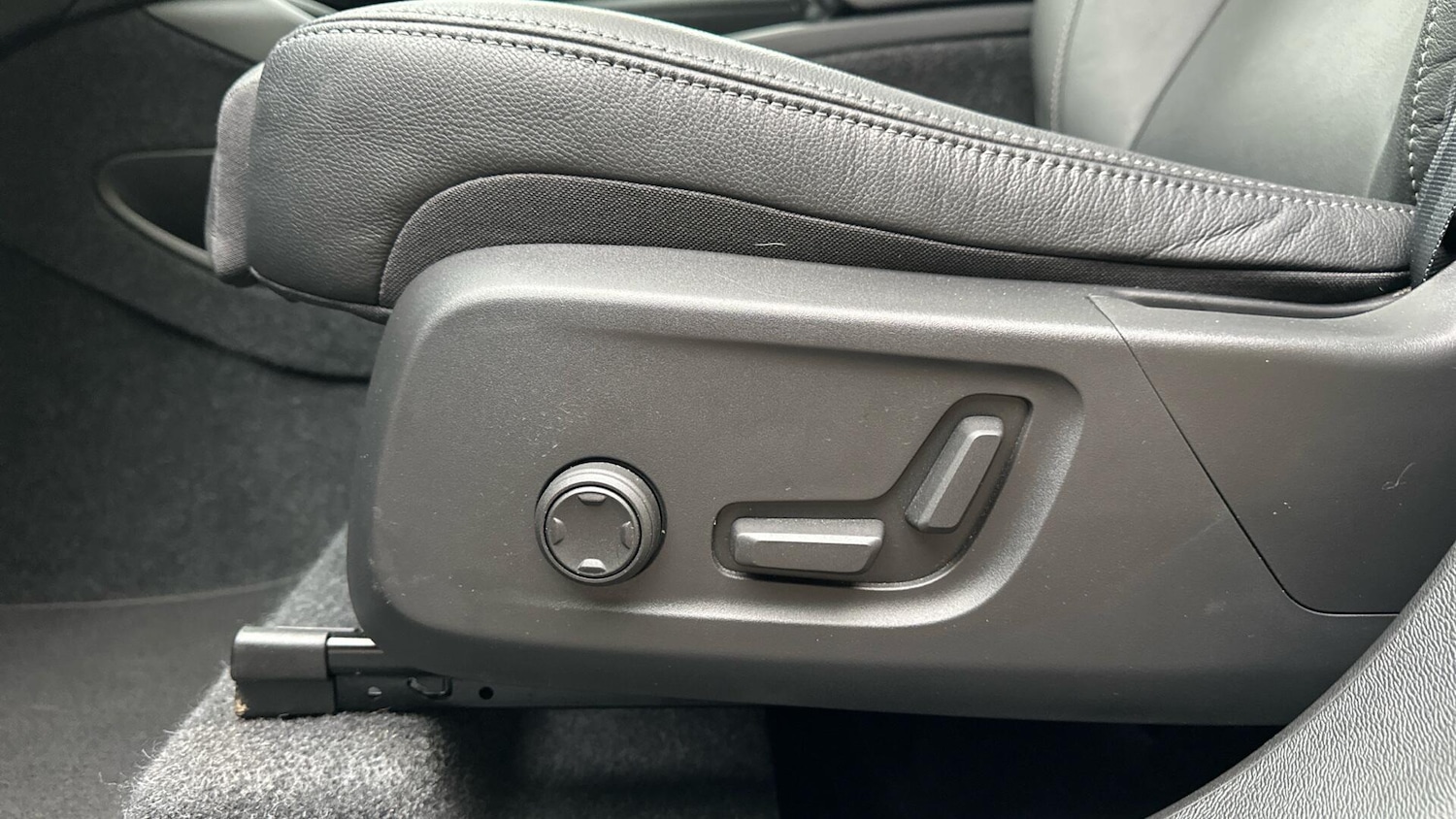 Used Volvo XC40 2024 for sale - 76337132: Photo 28