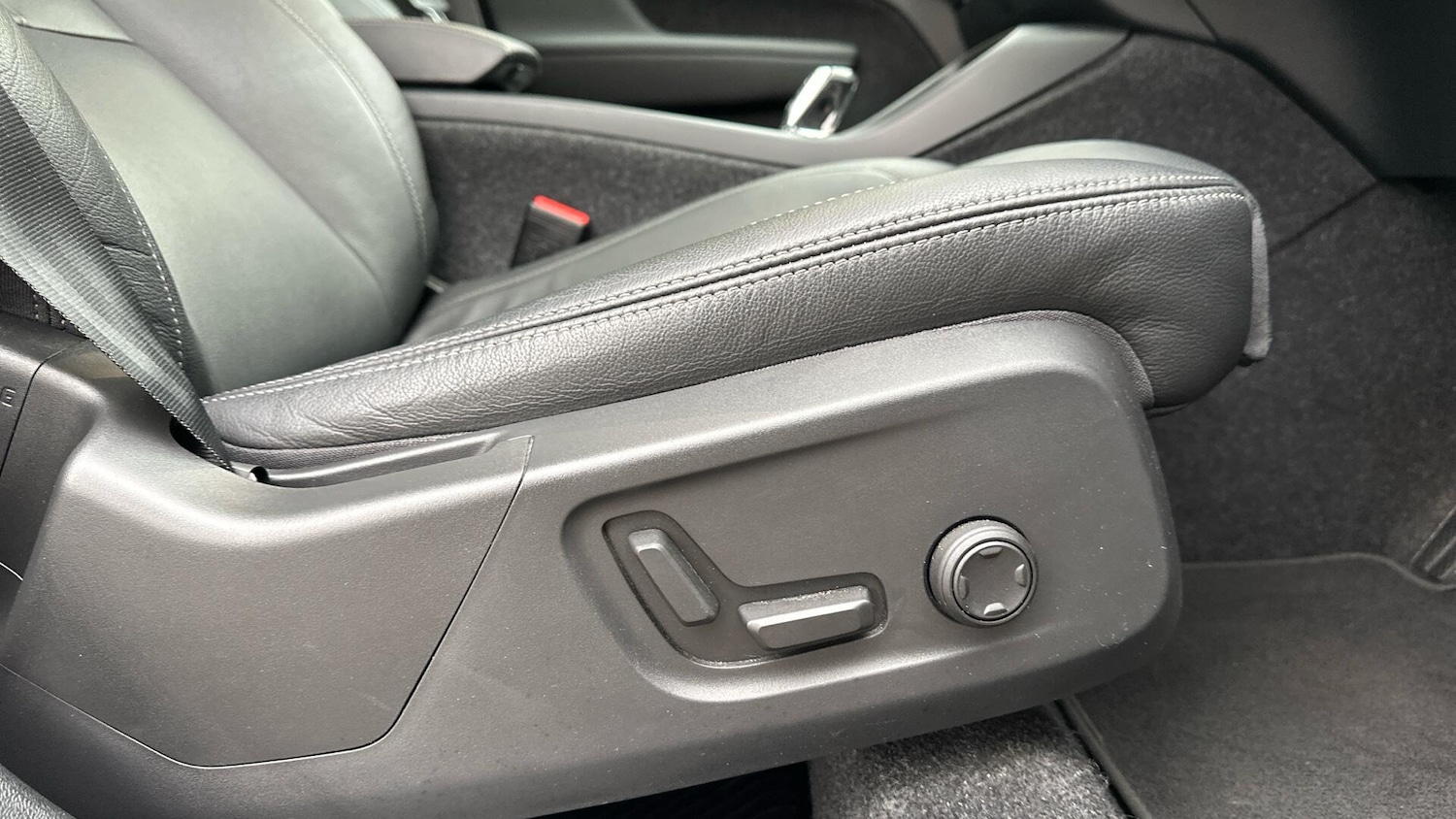 Used Volvo XC40 2024 for sale - 76337132: Photo 30