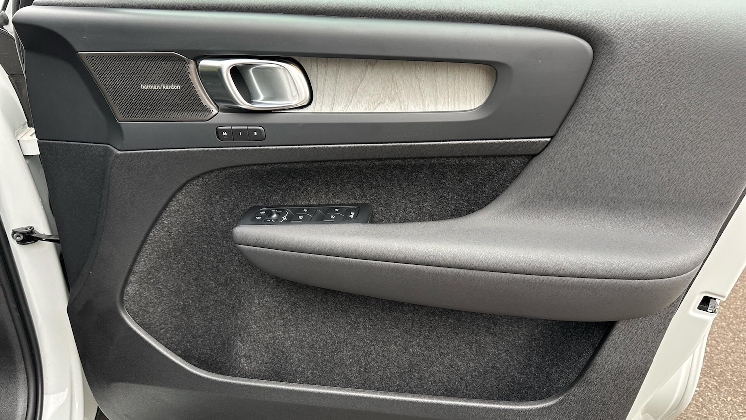 Used Volvo XC40 2024 for sale - 76337132: Photo 31