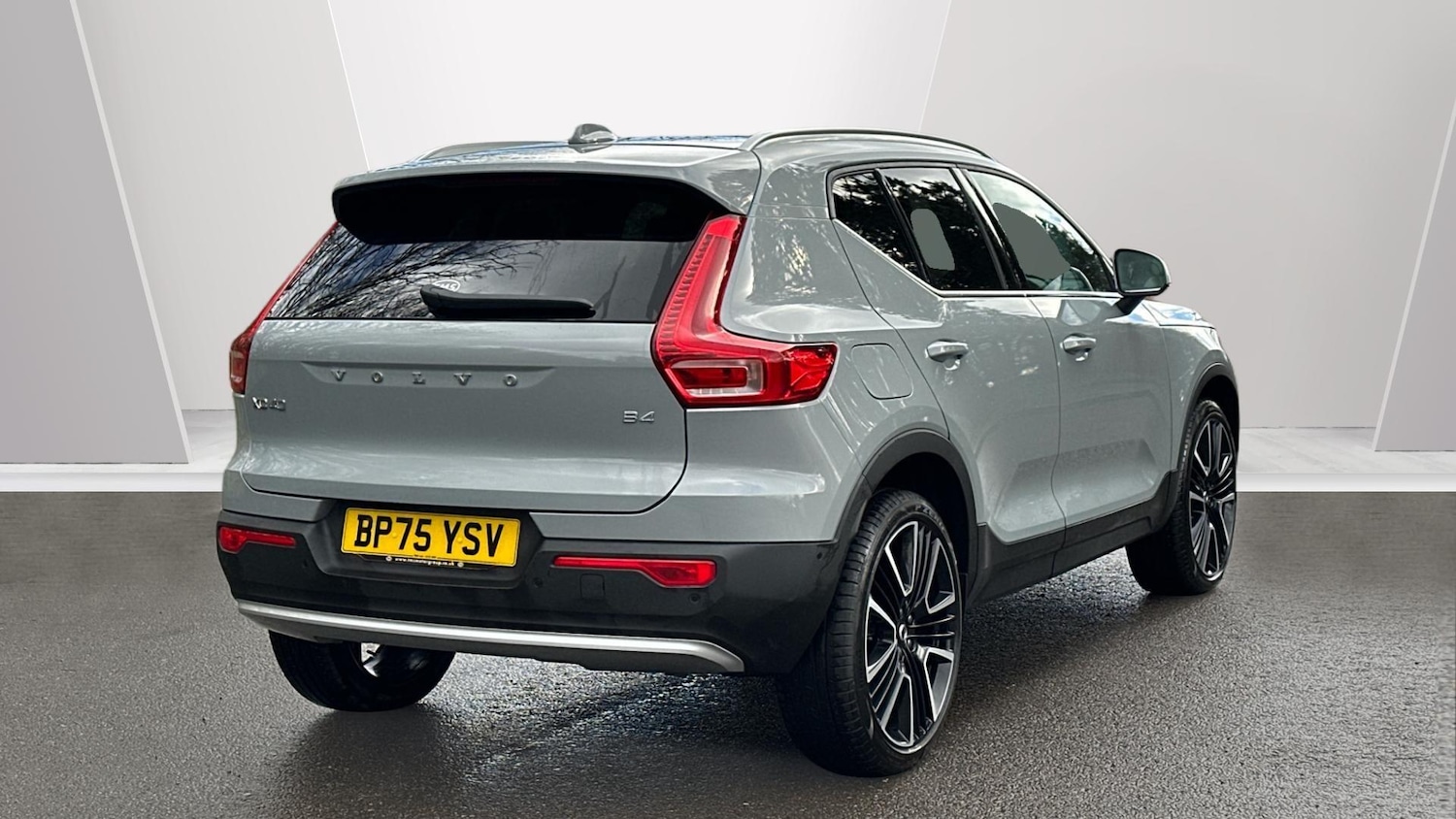 Used Volvo XC40 2026 for sale - 77673015: Photo 2