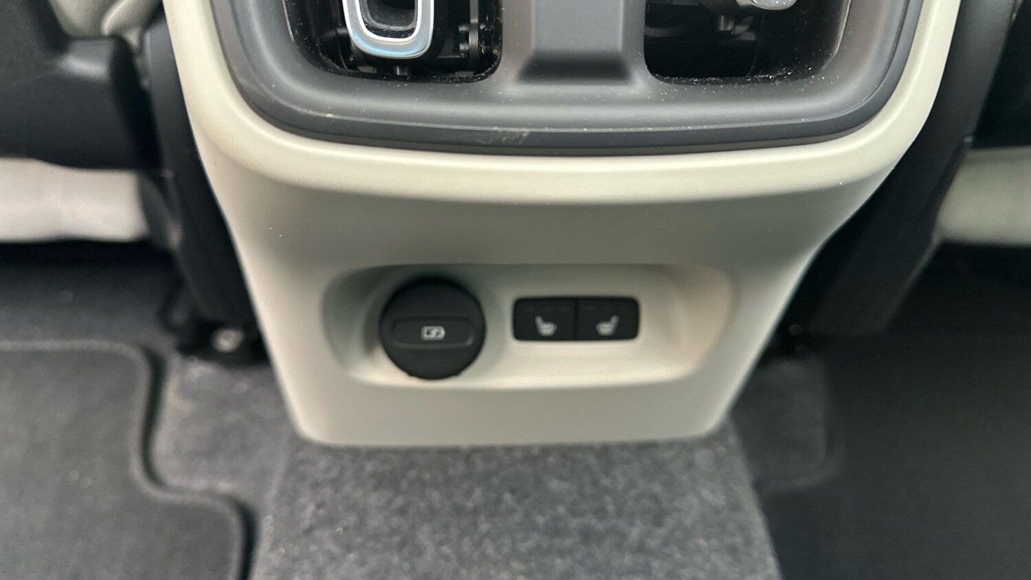 Used Volvo XC40 2026 for sale - 77673015: Photo 24