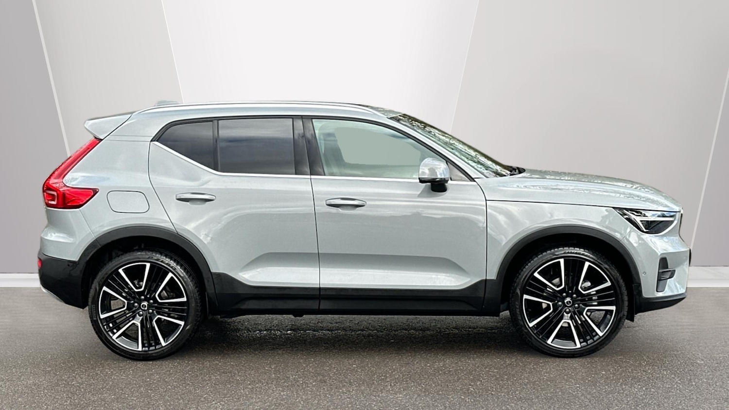 Used Volvo XC40 2026 for sale - 77673015: Photo 3