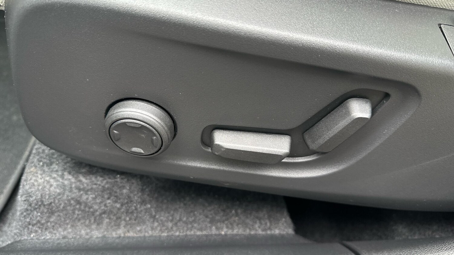 Used Volvo XC40 2026 for sale - 77673015: Photo 30