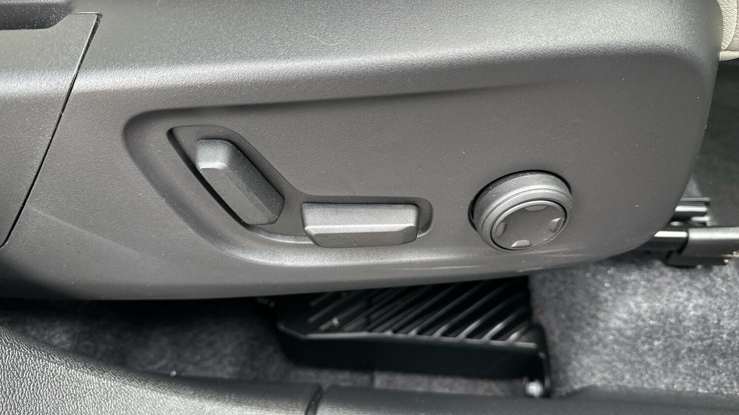 Used Volvo XC40 2026 for sale - 77673015: Photo 43