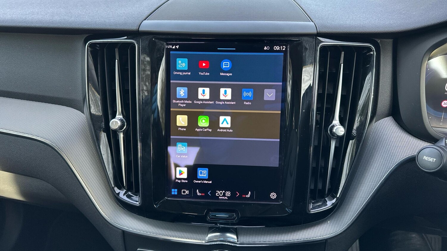 Used Volvo XC60 2023 for sale - 77672998: Photo 12