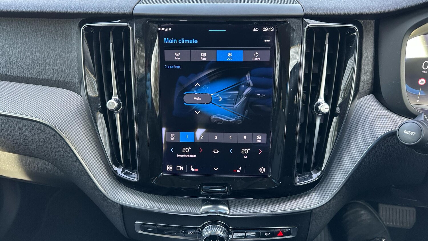 Used Volvo XC60 2023 for sale - 77672998: Photo 19