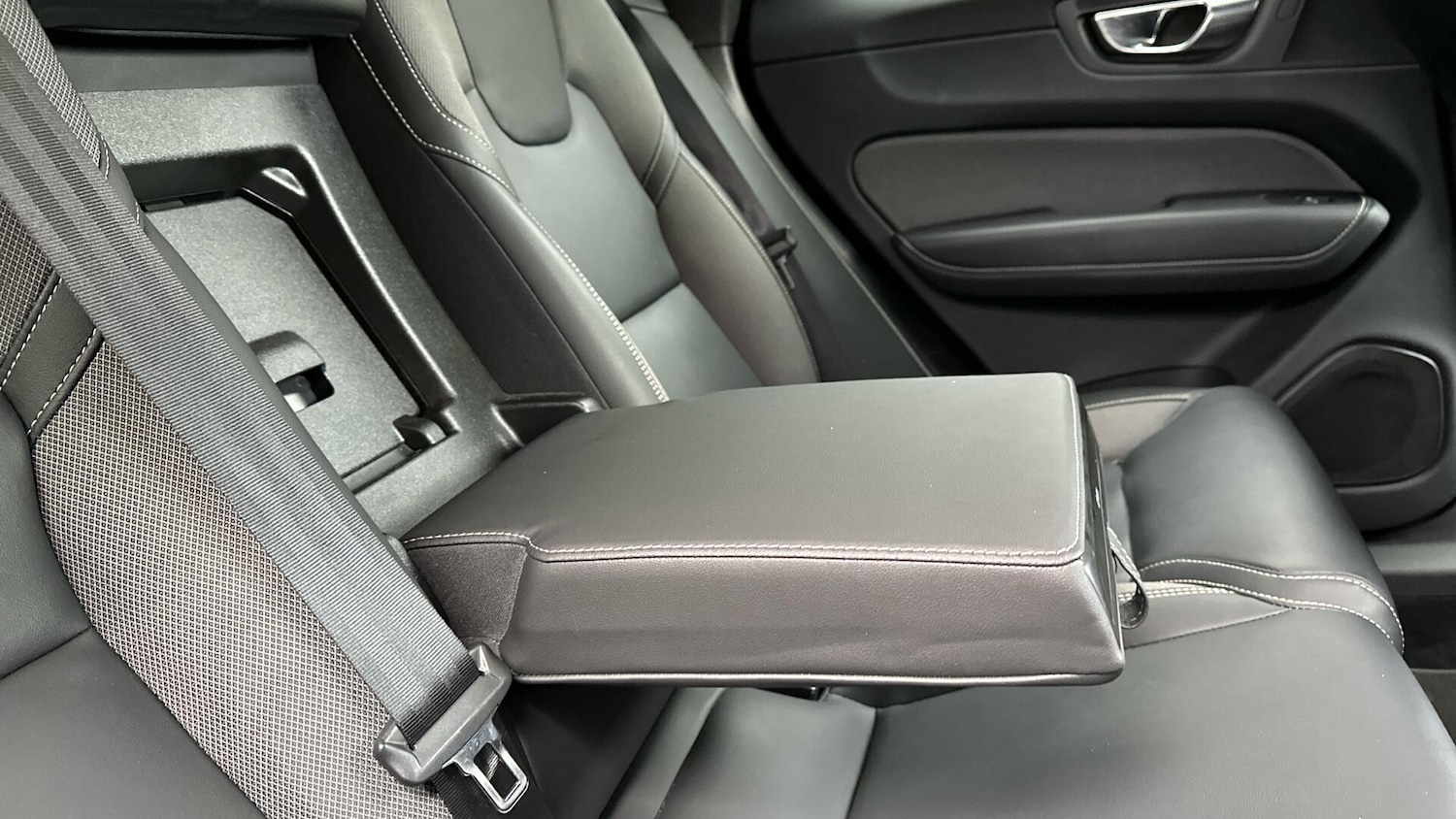 Used Volvo XC60 2022 for sale - 76336888: Photo 33