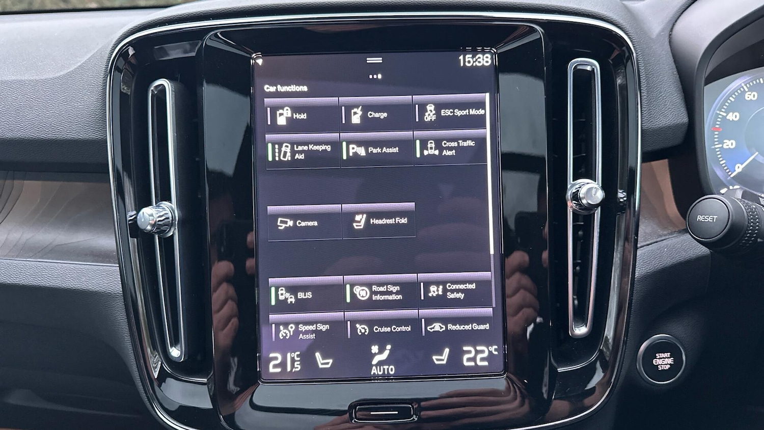 Used Volvo XC40 2023 for sale - 76457729: Photo 12