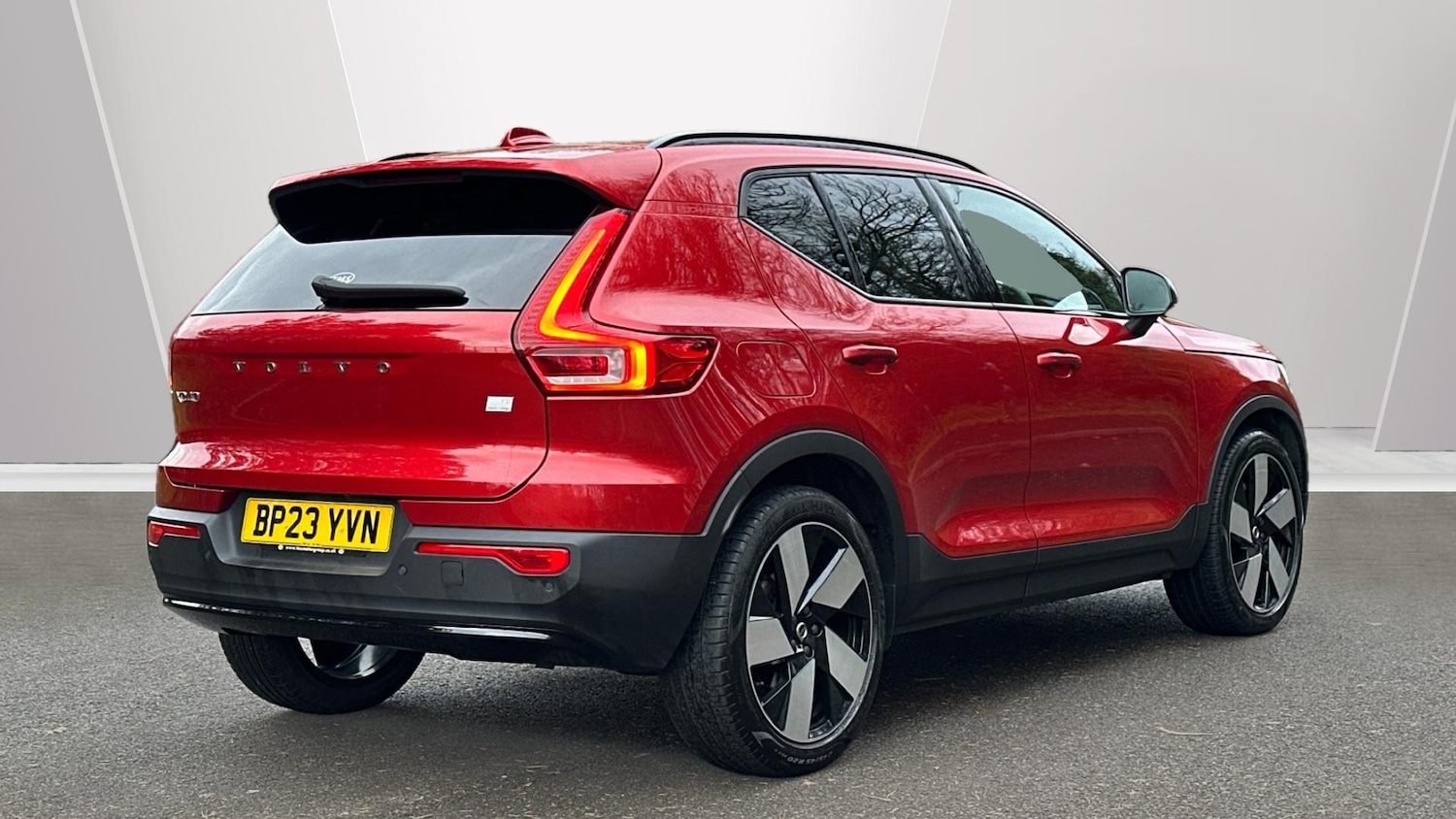 Used Volvo XC40 2023 for sale - 76457729: Photo 2