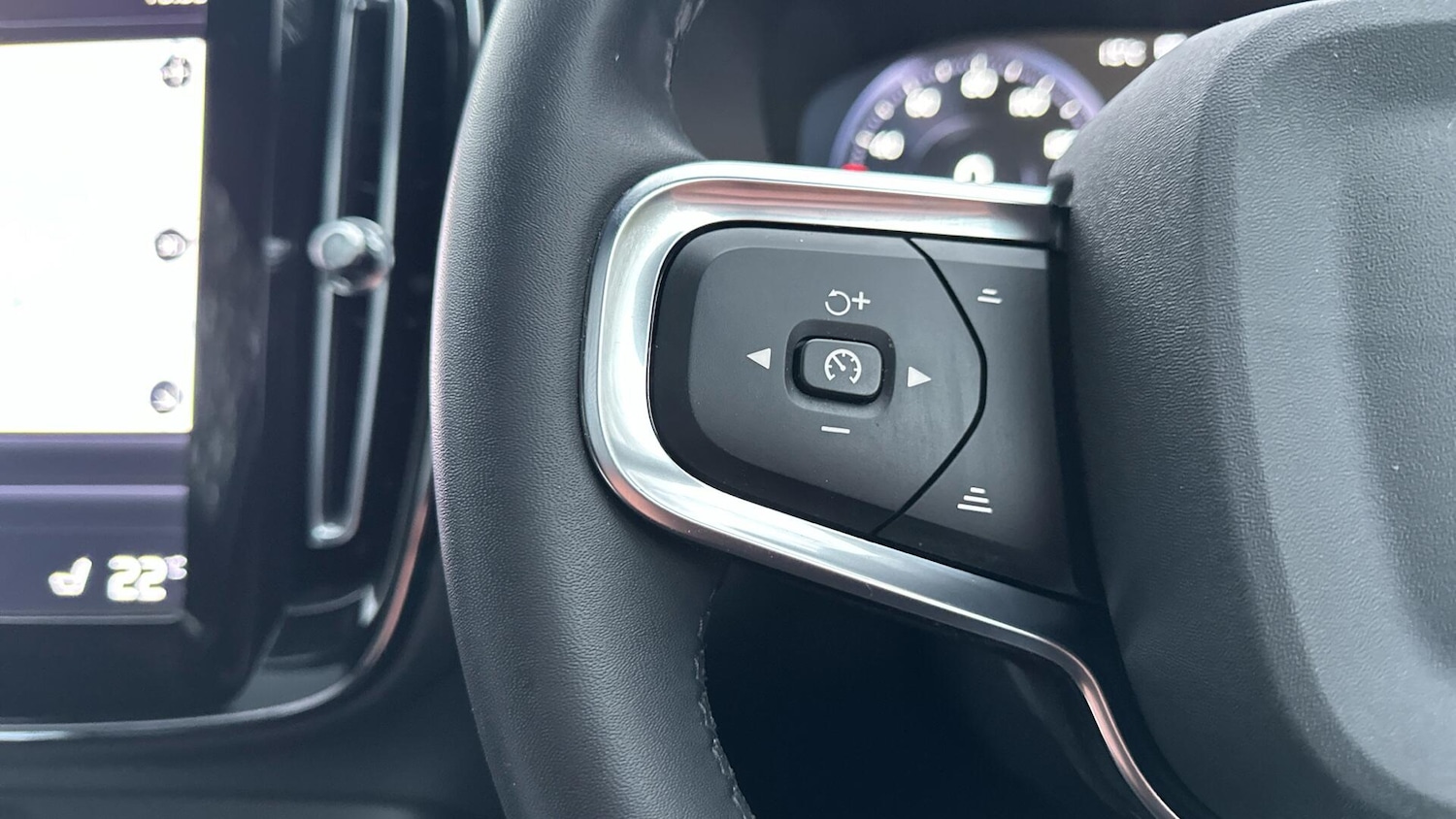 Used Volvo XC40 2023 for sale - 76457729: Photo 21